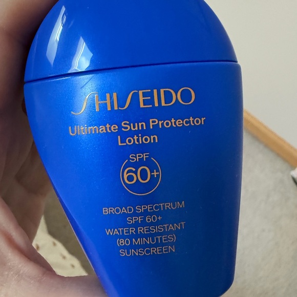 Shiseido Ultimate Sun Protector Lotion SPF 60+ - 1.6 - Picture 3 of 3